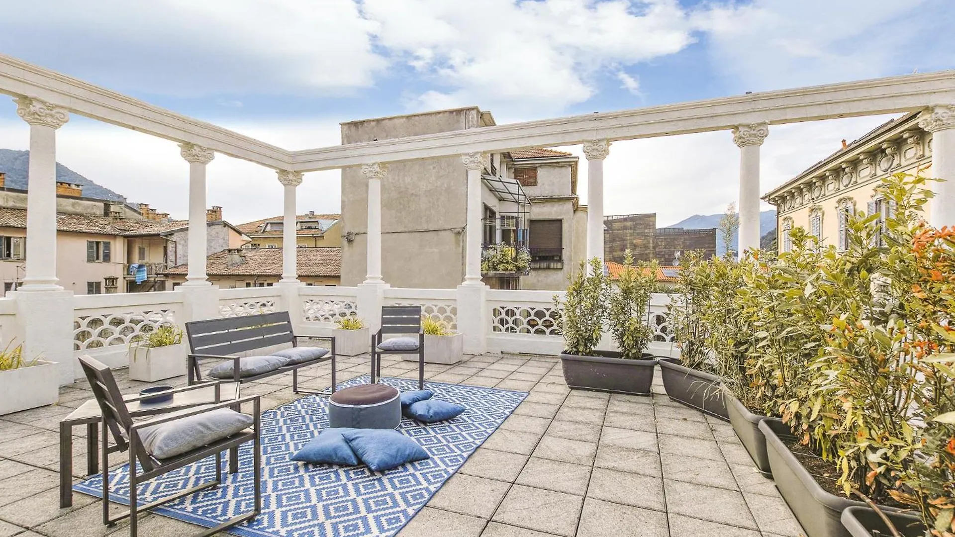 3 Seasons Villa On Como Lake 0*,